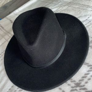 Mens hat. Worn once, great condition🙂 smoke free home